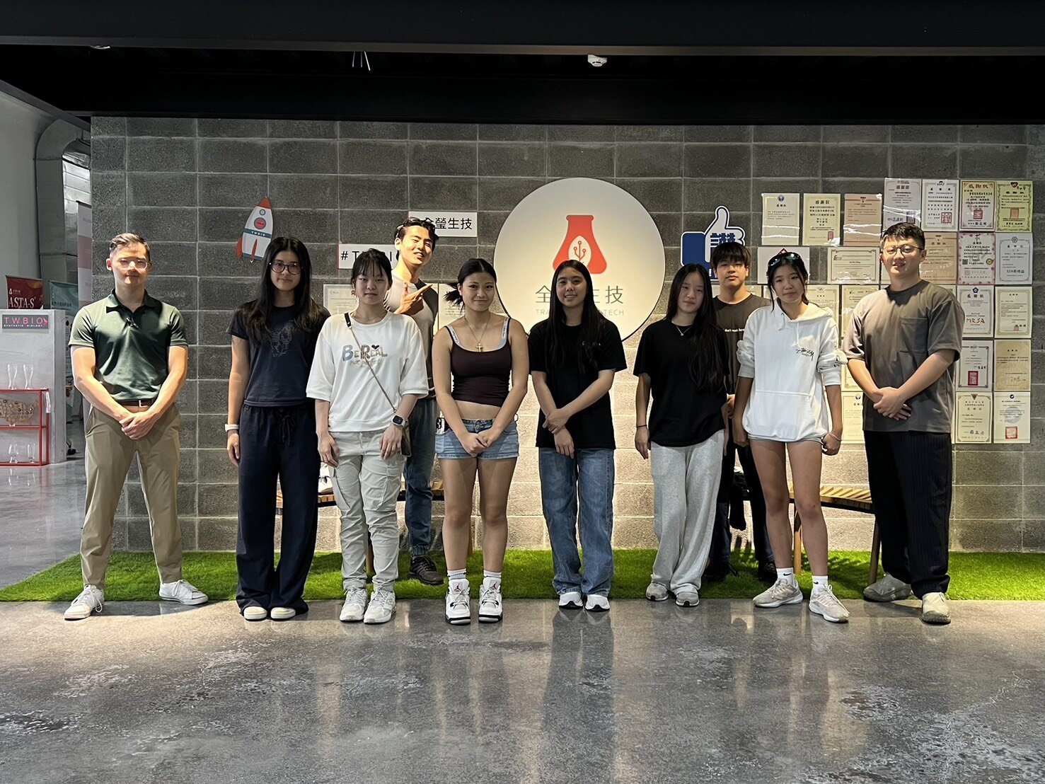 The full SynPETic iGEM team